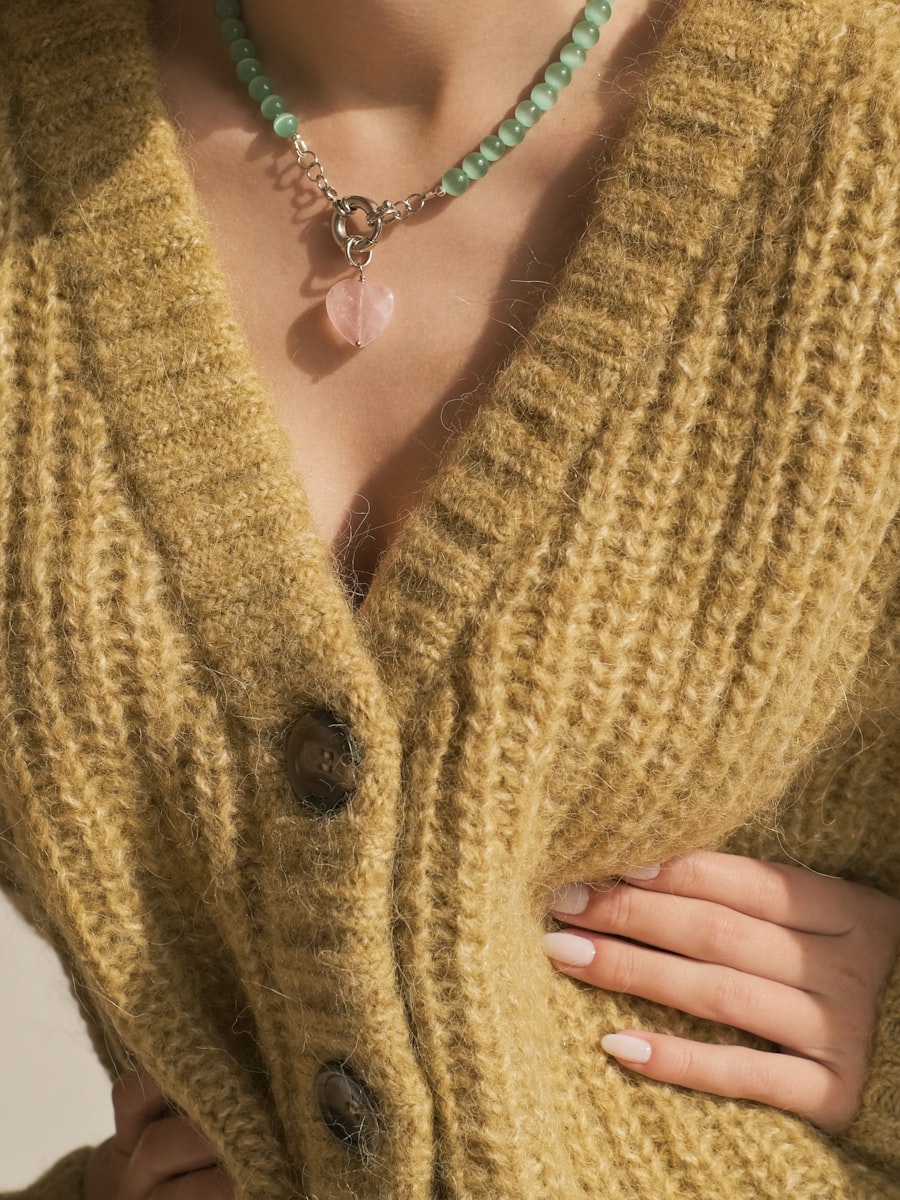 Ribbed cardigan, close on the knit