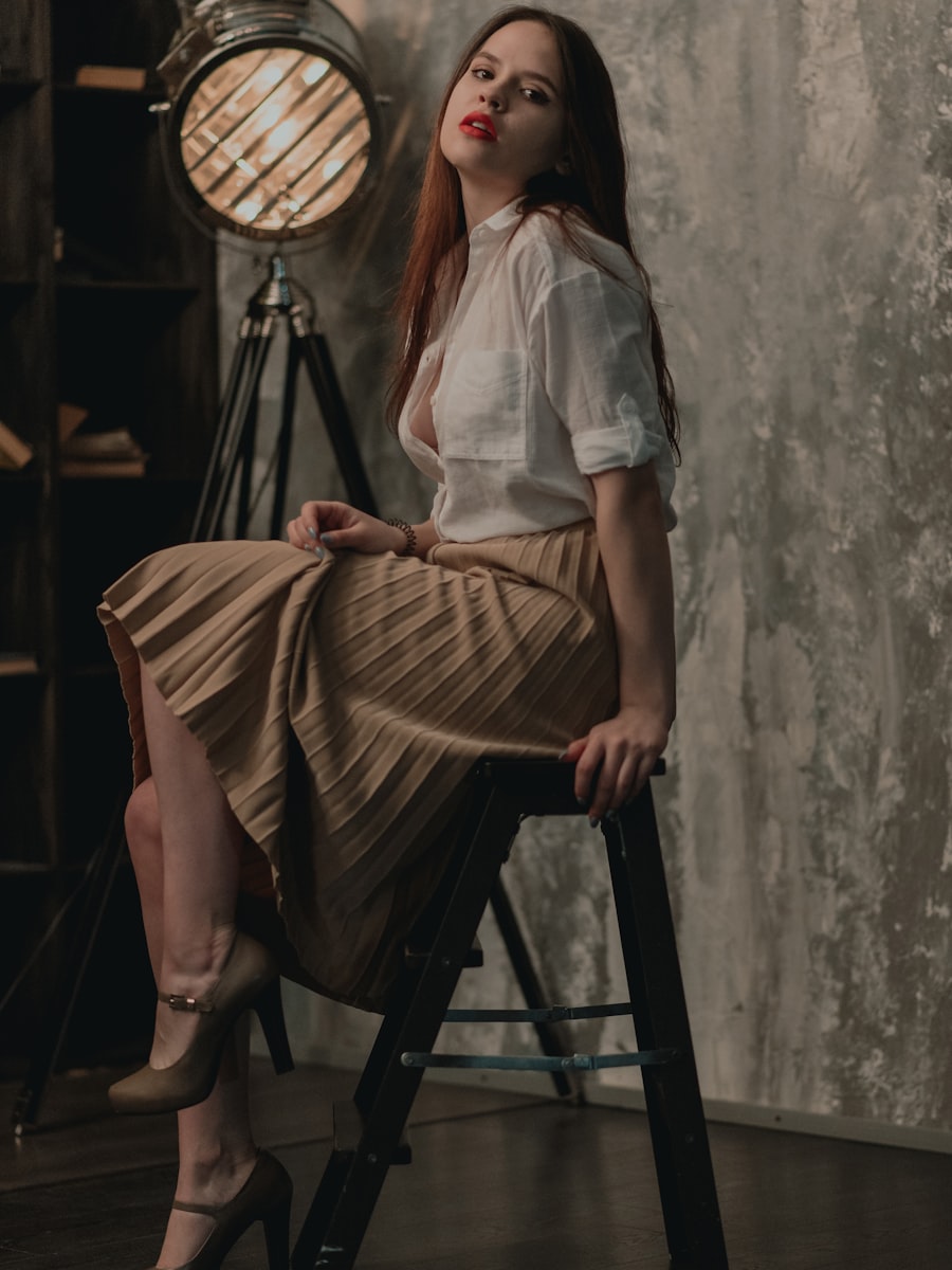 Wool midi skirt, seated portrait