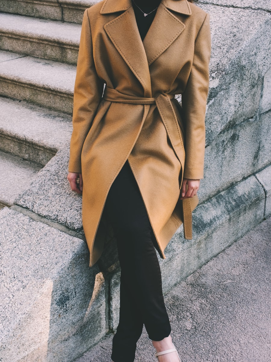 The wrap coat on a stone staircase